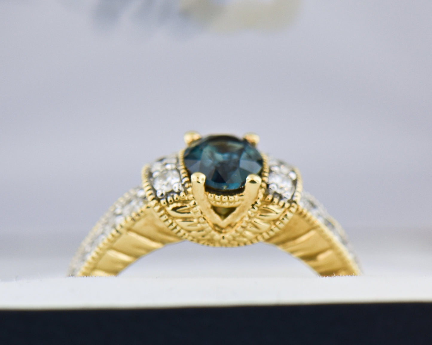 Natural Alexandrite & Diamond Engagement Ring 18k Gold
