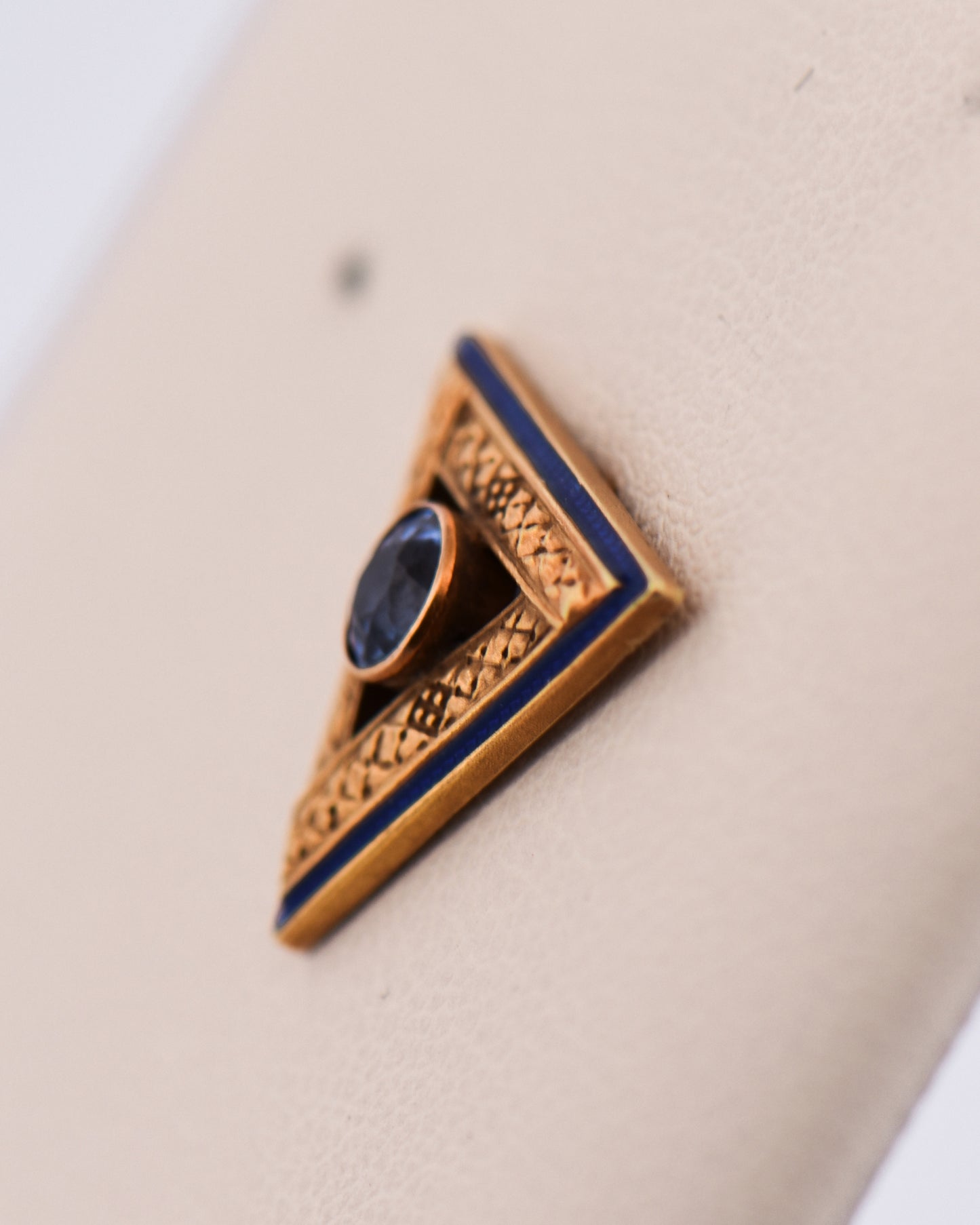 Victorian Yogo Sapphire & Blue Enamel Tie Pin