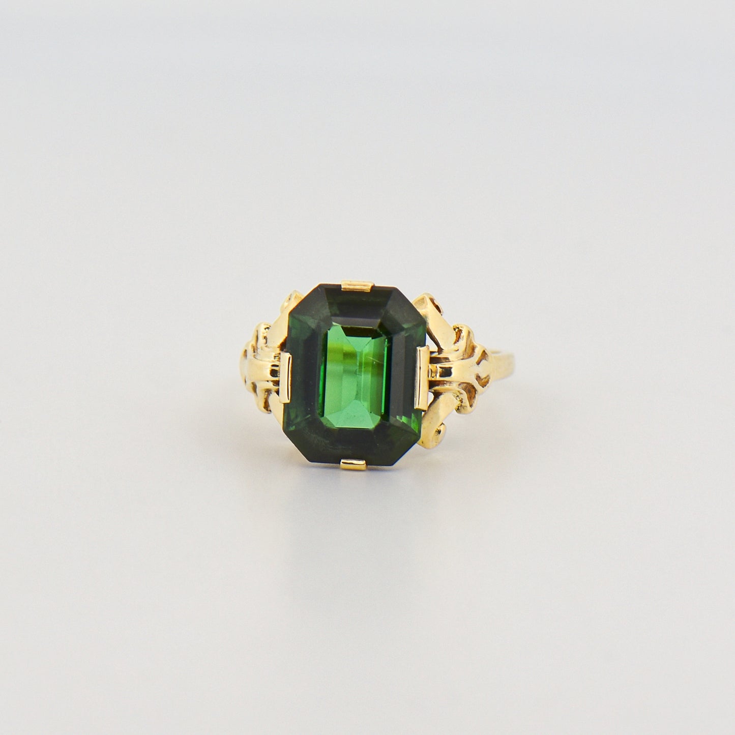 Art Deco Green Tourmaline Ring in 14k Yellow Gold