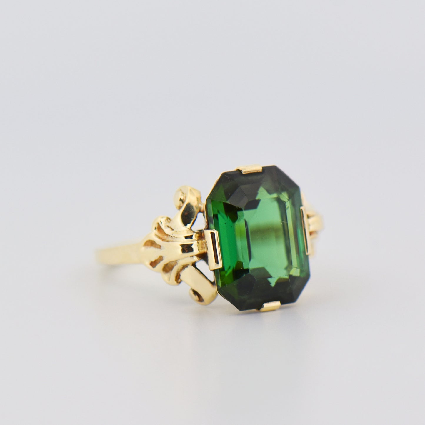 Art Deco Green Tourmaline Ring in 14k Yellow Gold