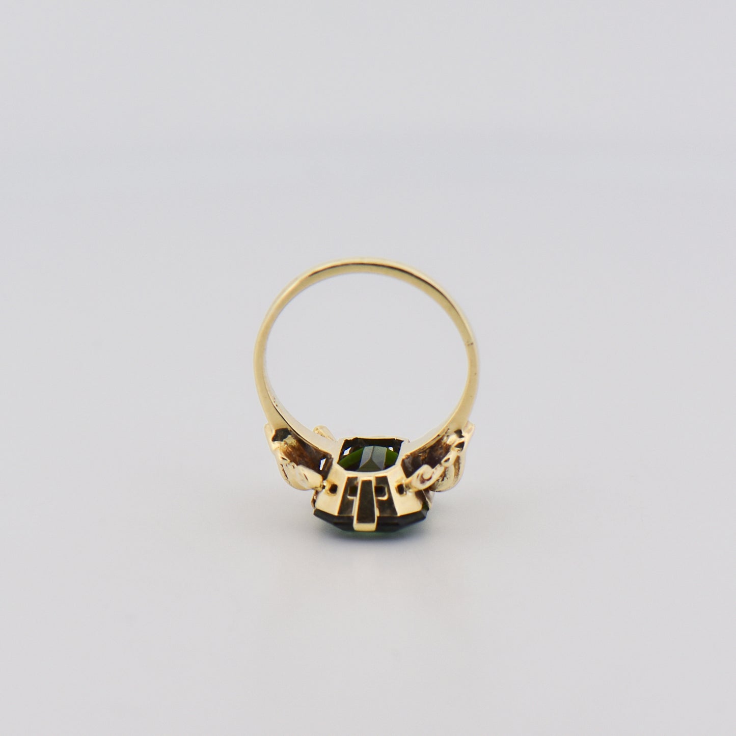 Art Deco Green Tourmaline Ring in 14k Yellow Gold