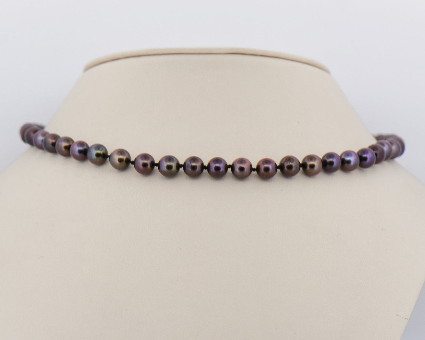 Aubergine Akoya Pearl Strand with Yellow Gold Clasp