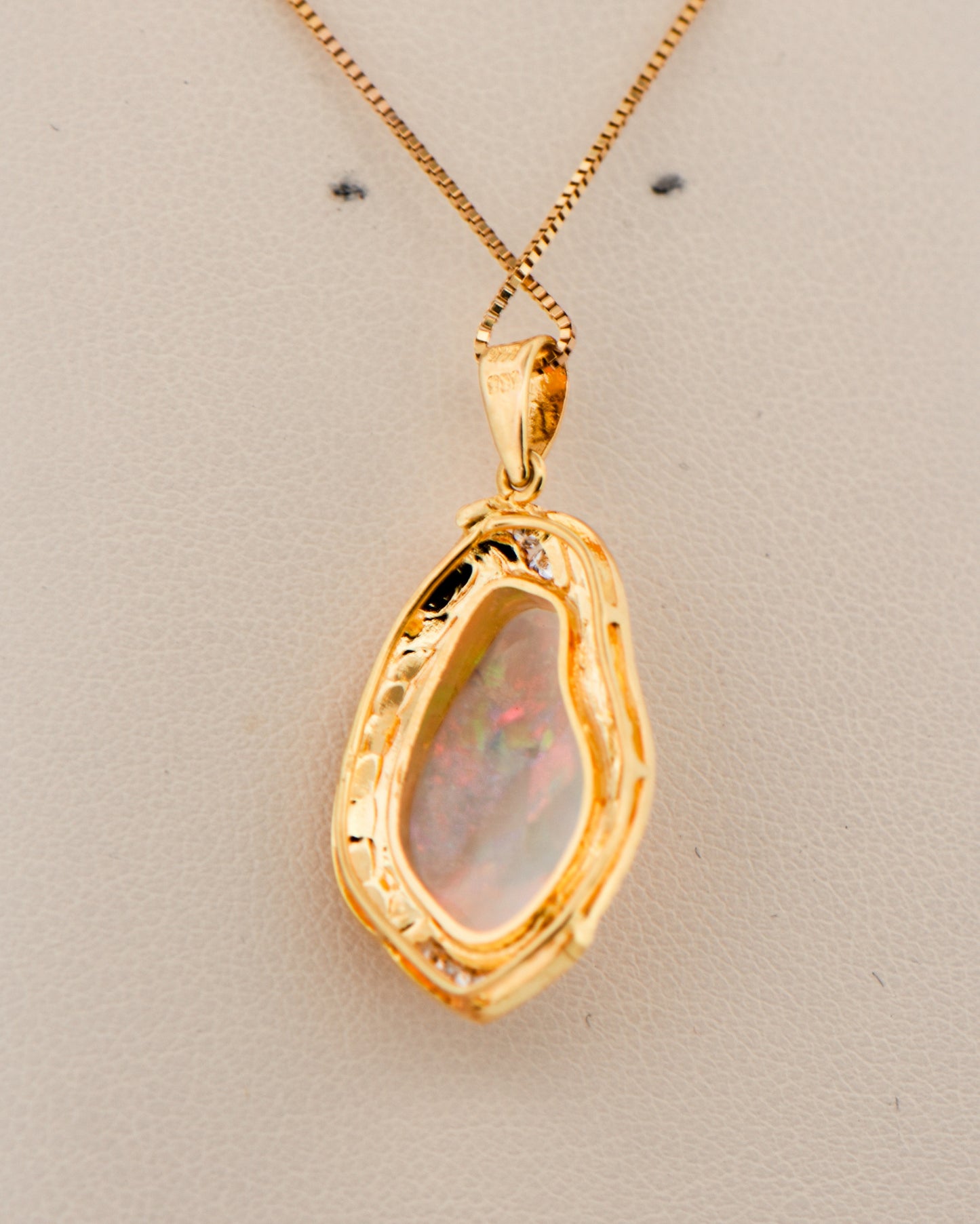 Clamshell Crystal Opal Pendant in Yellow Gold Australian