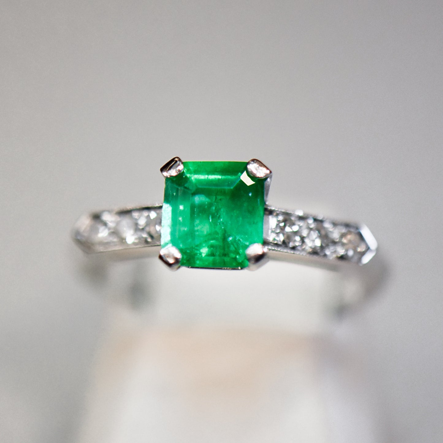 Vintage Platinum Engagement Ring with Colombian Emerald