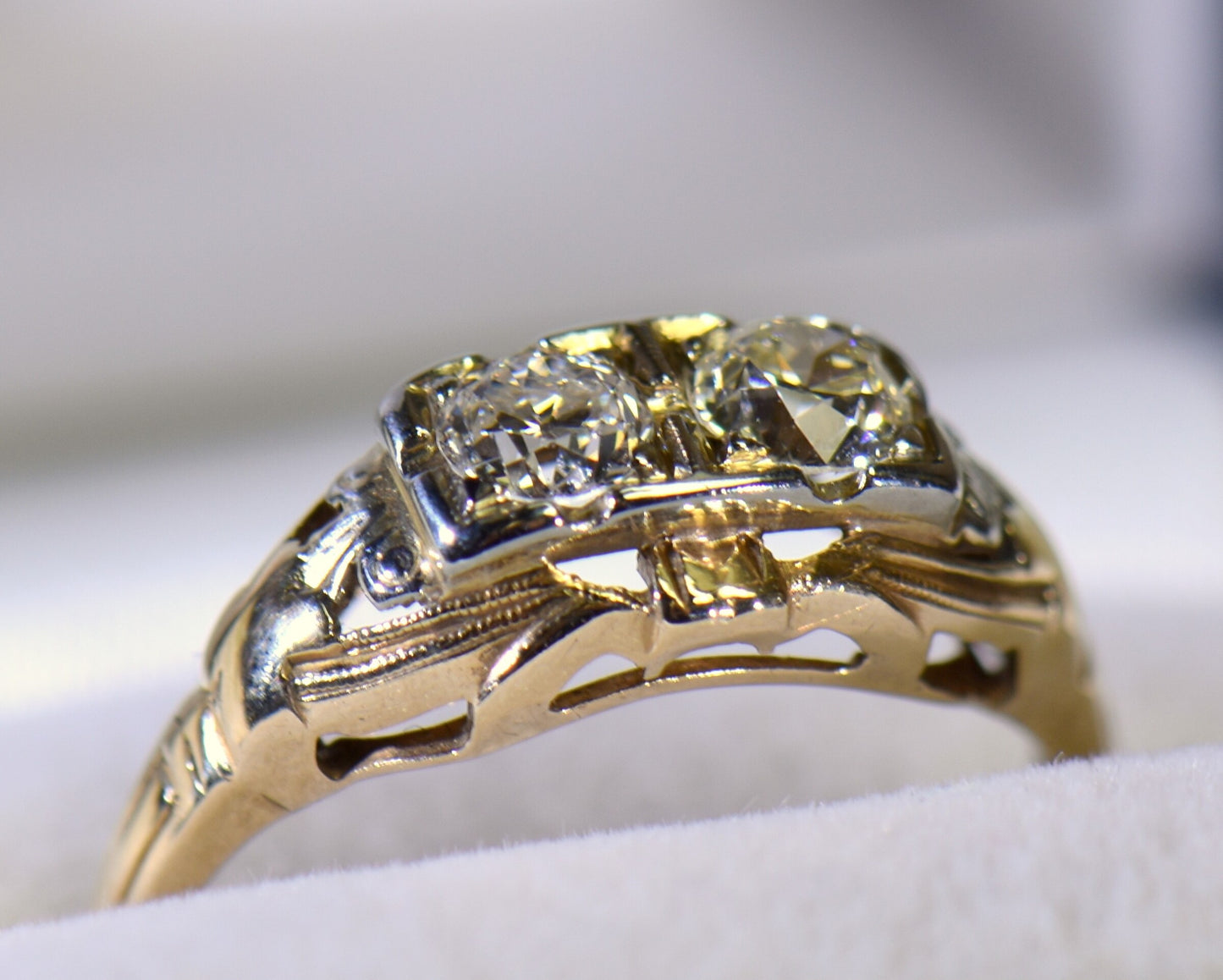Art Deco Diamond 2-Stone Ring in Yellow Gold Filigree