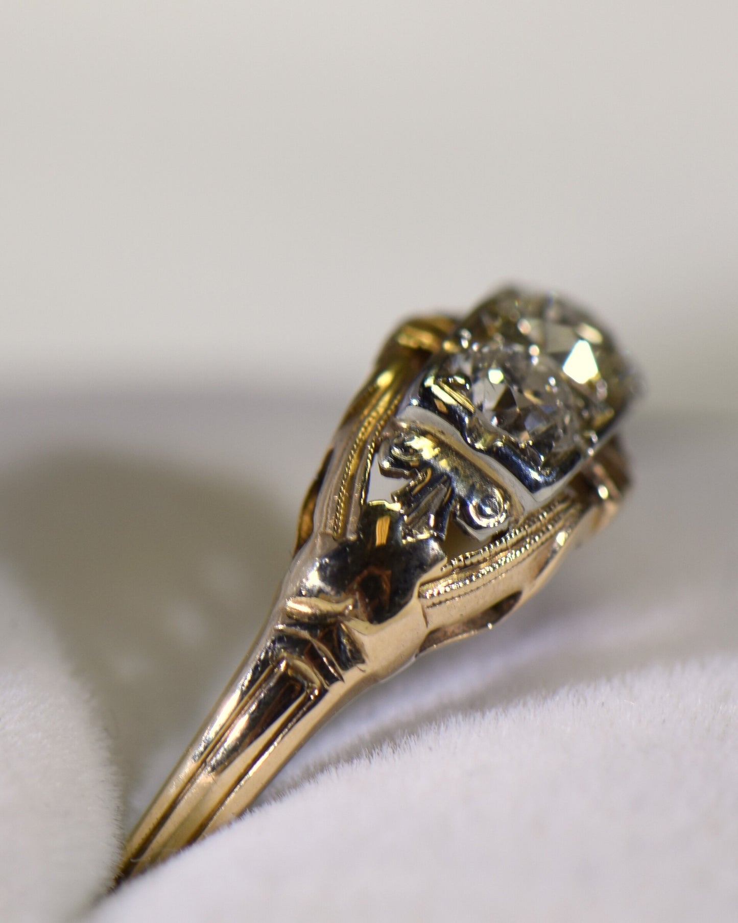 Art Deco Diamond 2-Stone Ring in Yellow Gold Filigree