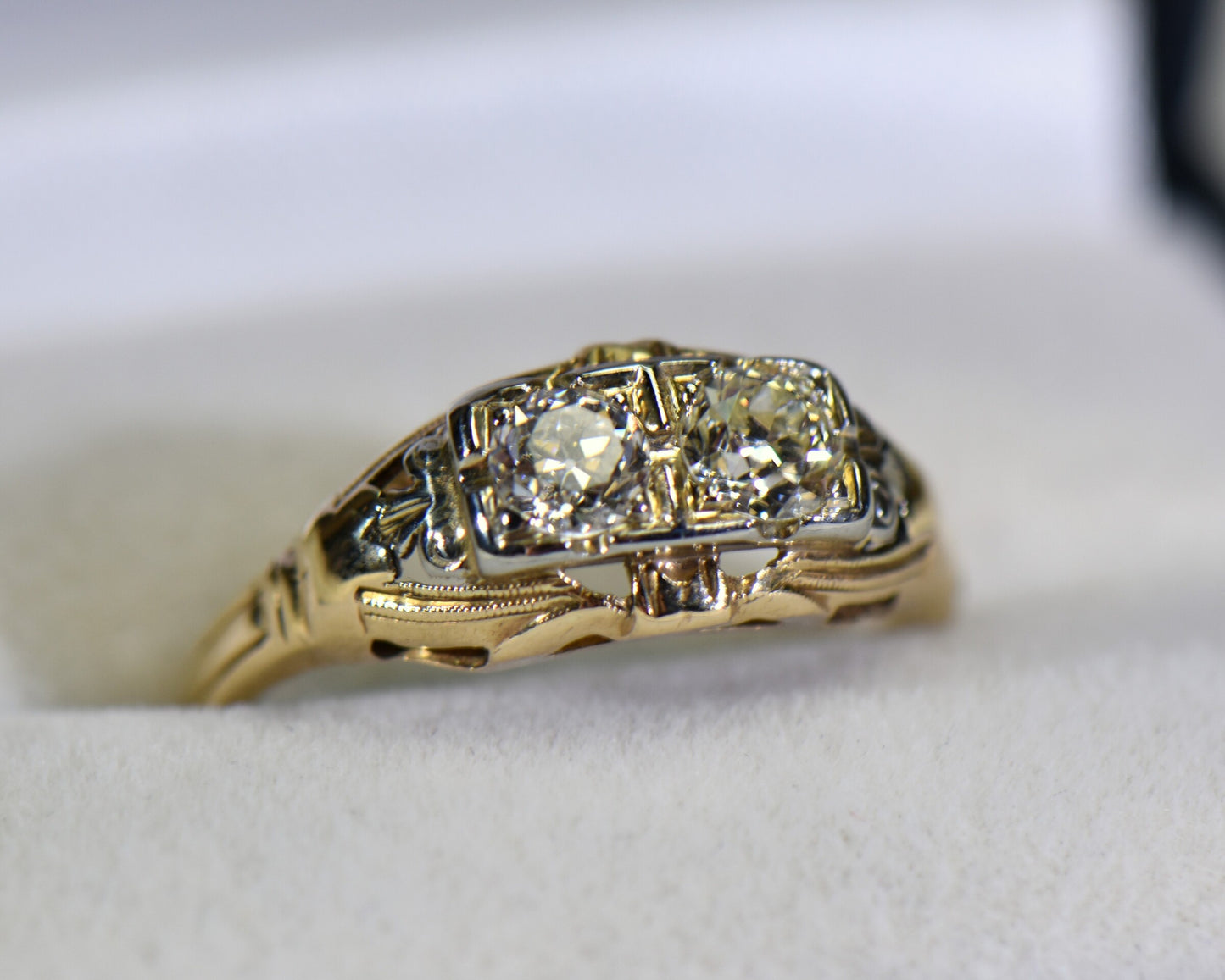 Art Deco Diamond 2-Stone Ring in Yellow Gold Filigree