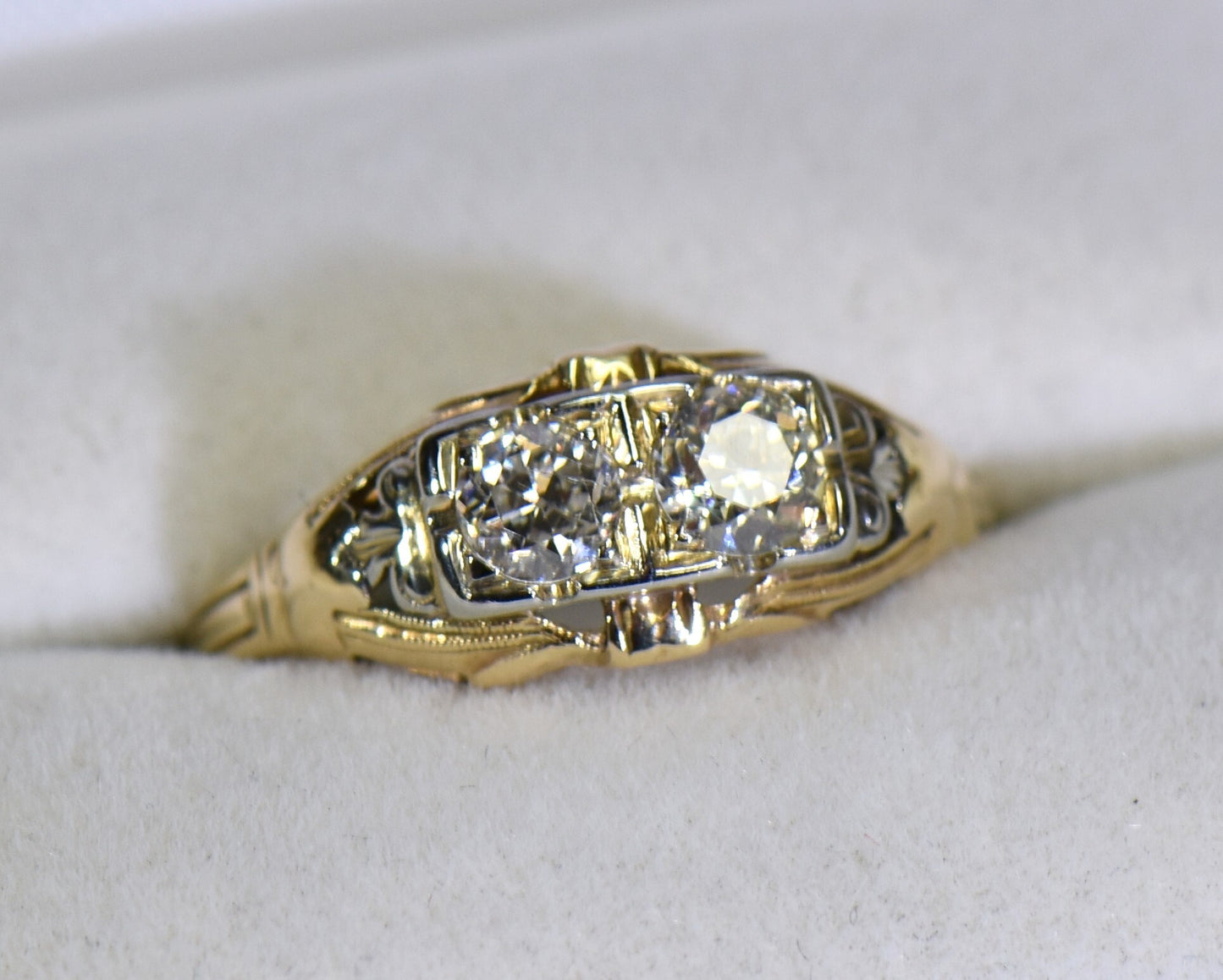 Art Deco Diamond 2-Stone Ring in Yellow Gold Filigree