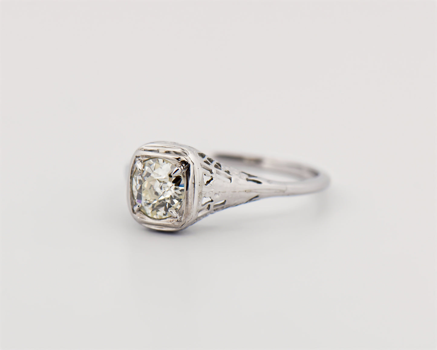 Art Deco Diamond Solitaire Ring in White Gold