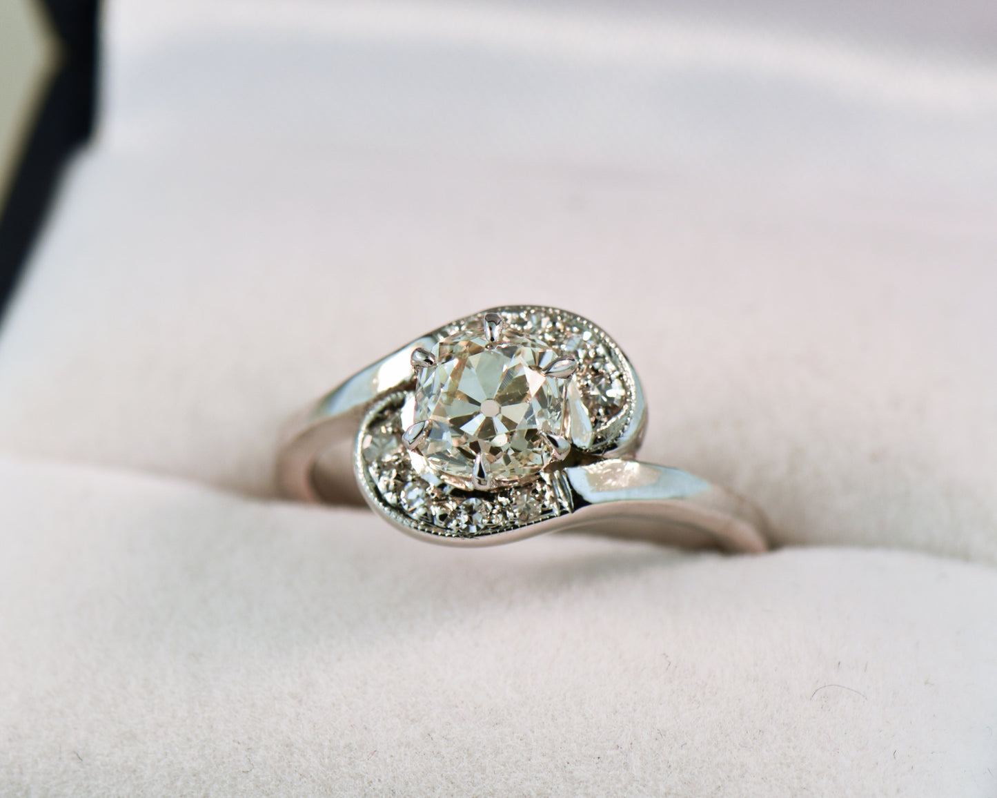 Diamond Eng Ring 14kw 1.00ct ctr .08ct accts i1 l