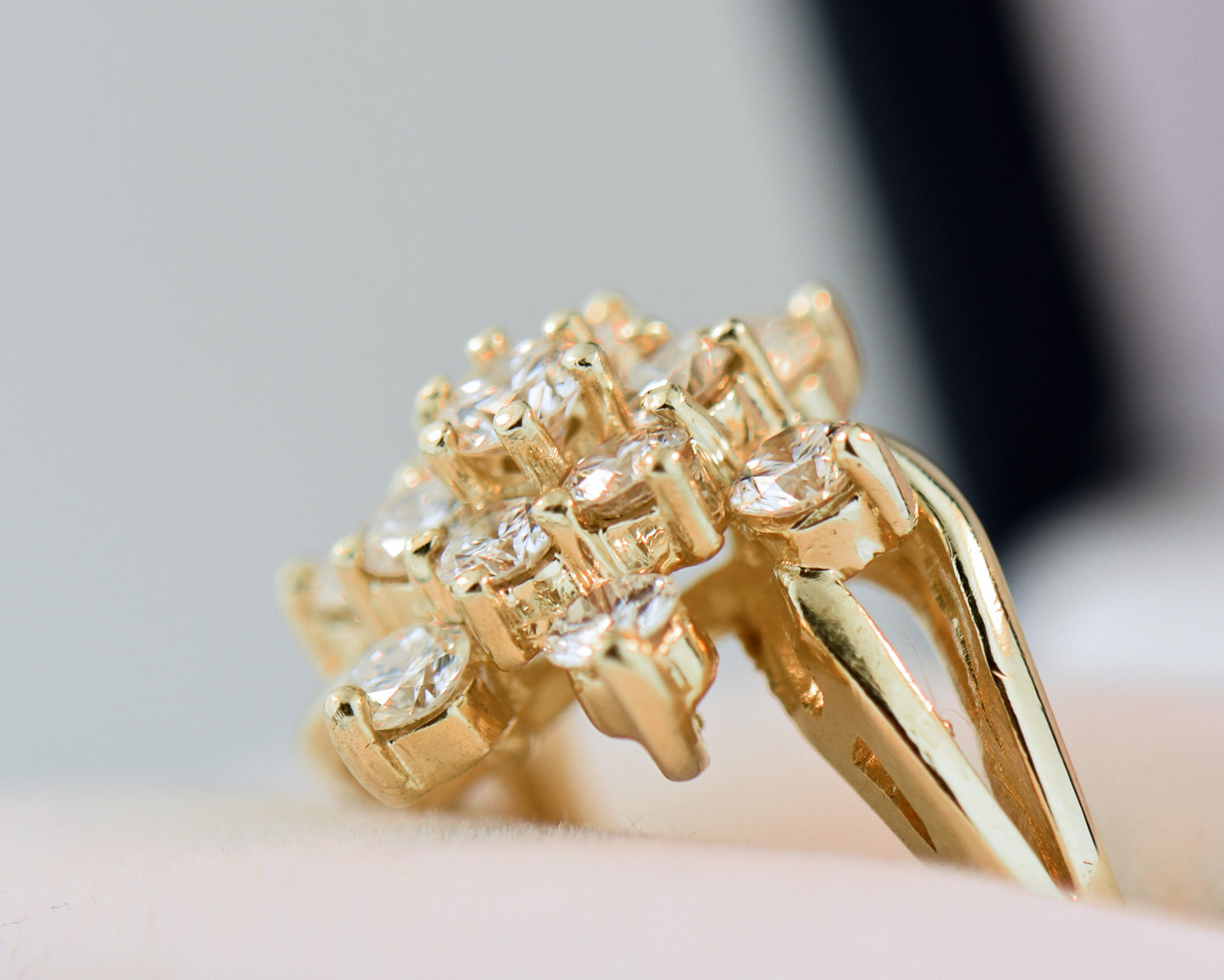 Exquisite Gold & Diamond Cluster Star Ring -Top Quality