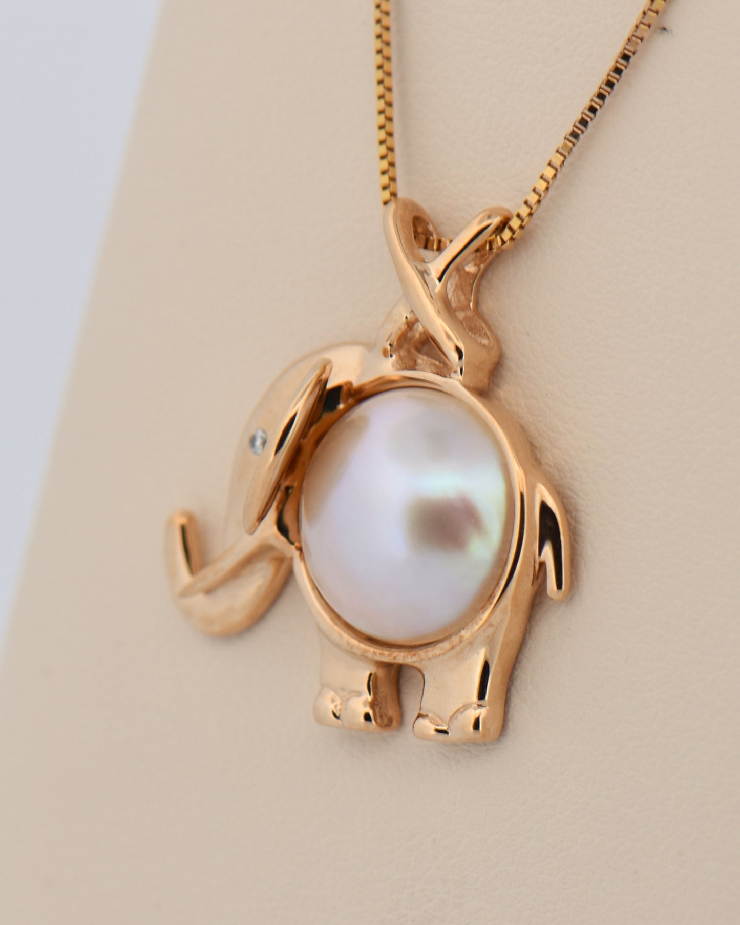 Mabe Pearl Elephant Pendant with Diamond Eye