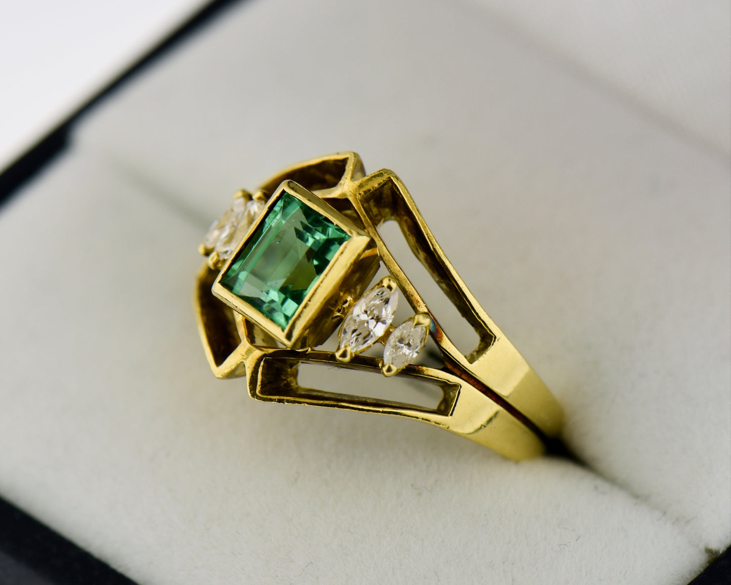 Vintage French 18k Gold & Mint Green Emerald Ring