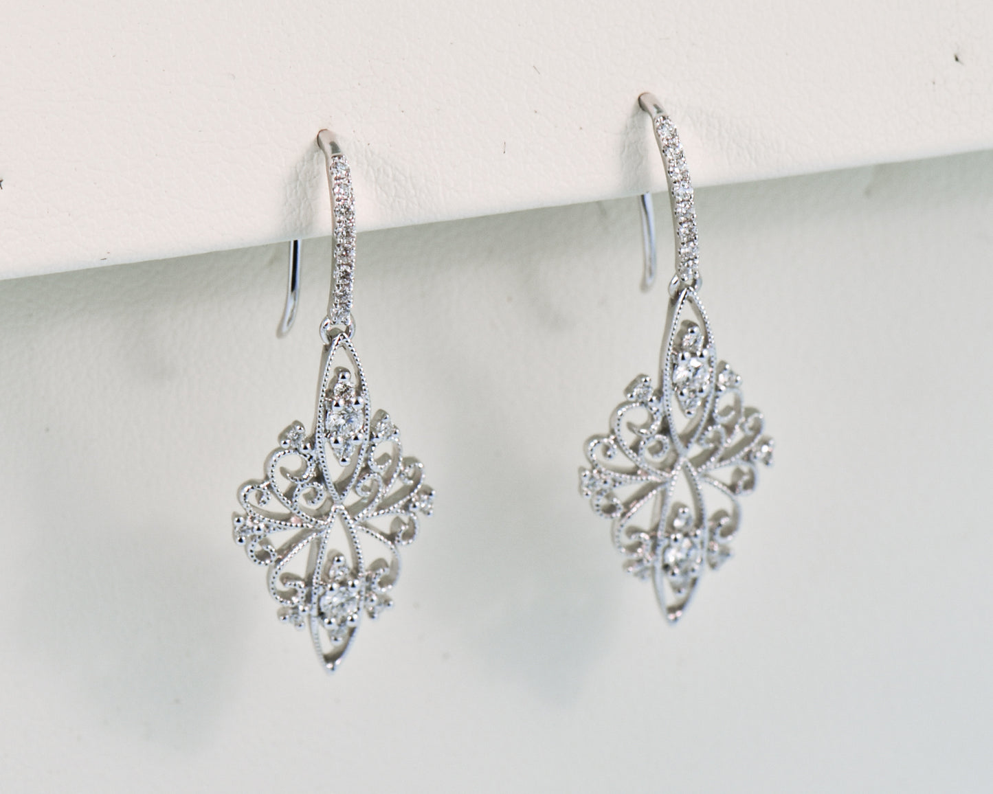 Deco-Inspired 18k White Gold Diamond Filigree Dangle Earrings