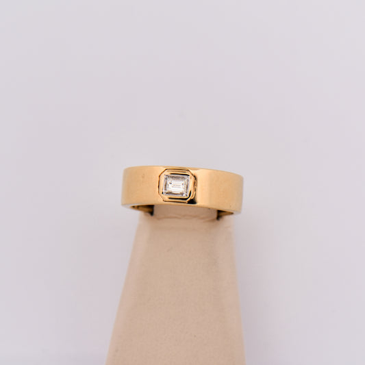 Flush Set Emerald-Cut Diamond Band in Yellow Gold