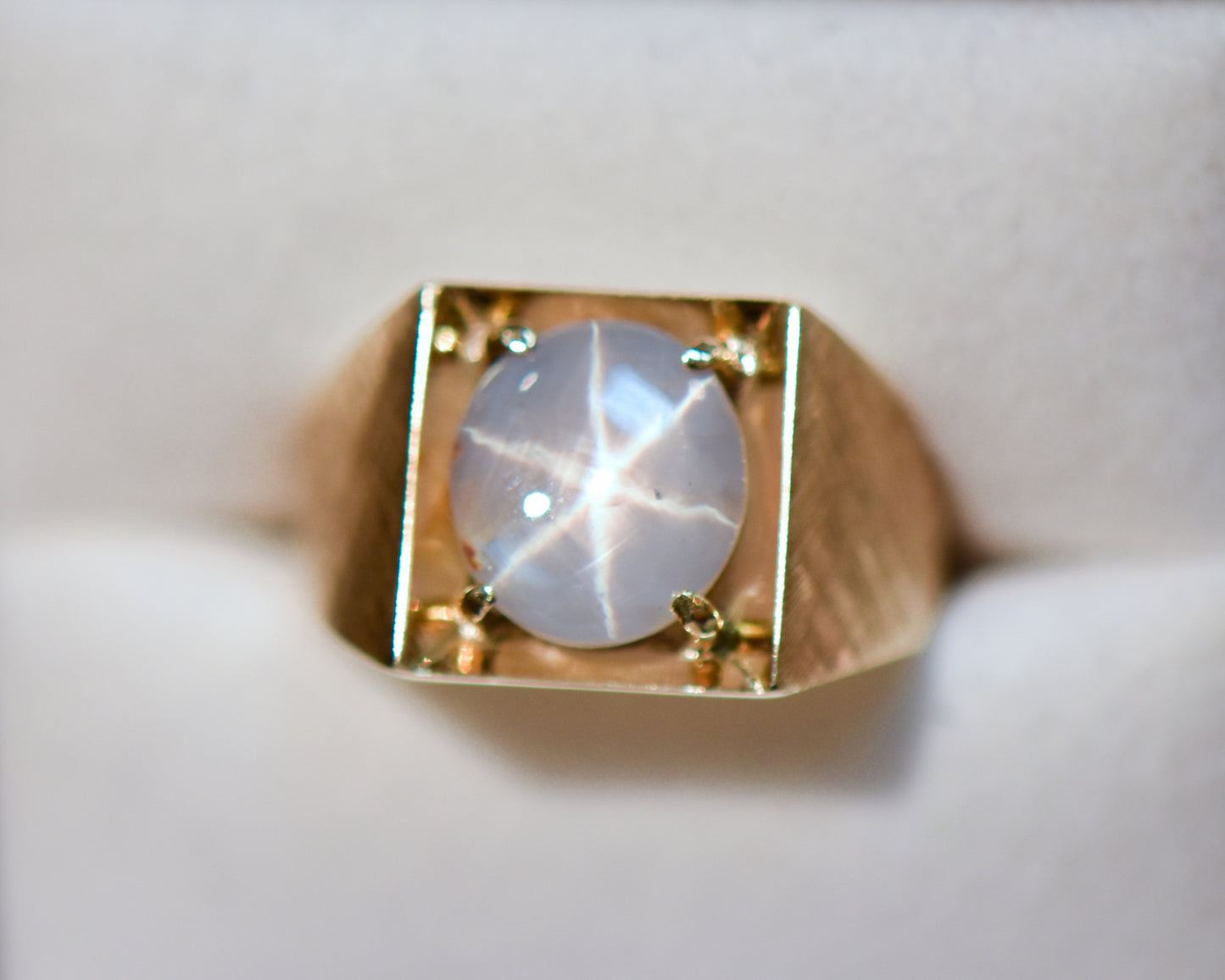 Mid-Century Gents Ring with Amazing Silver Star Sapphire
