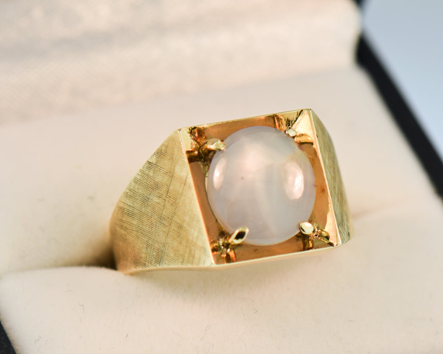 Mid-Century Gents Ring with Amazing Silver Star Sapphire