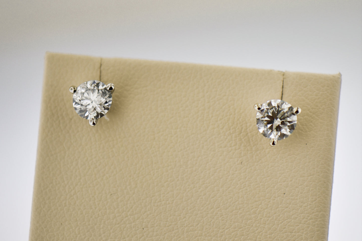 Impressive Natural Round Diamond Stud Earrings 1.41ctw