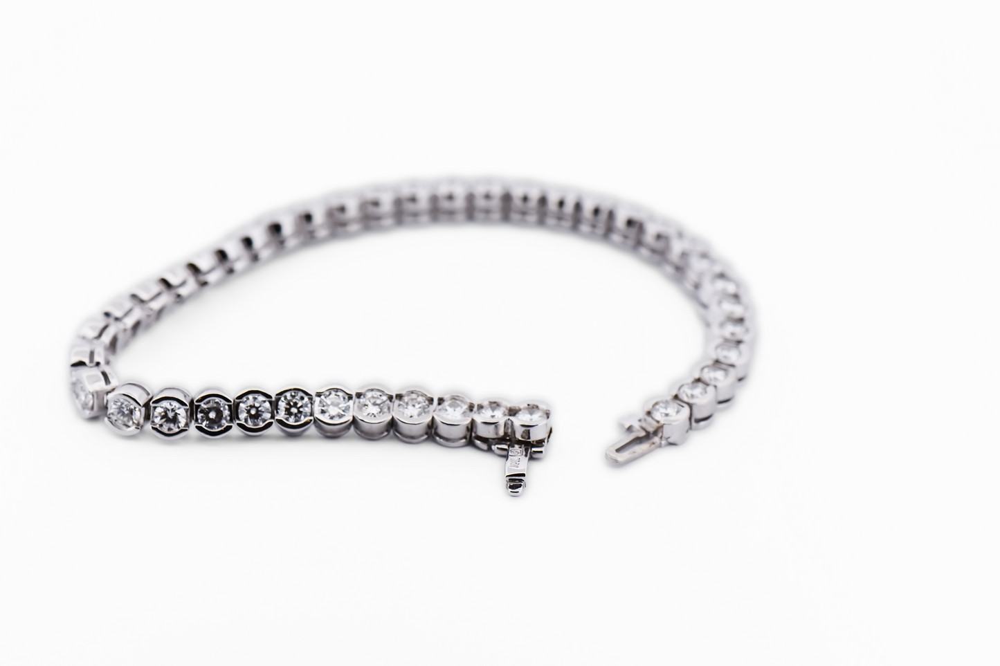 Luxurious Semi-Bezel Set Diamond Tennis Bracelet in 18k White Gold