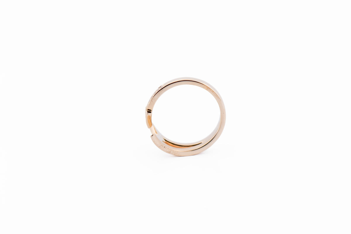 Modern Diamond Arrow Ring in Yellow Gold