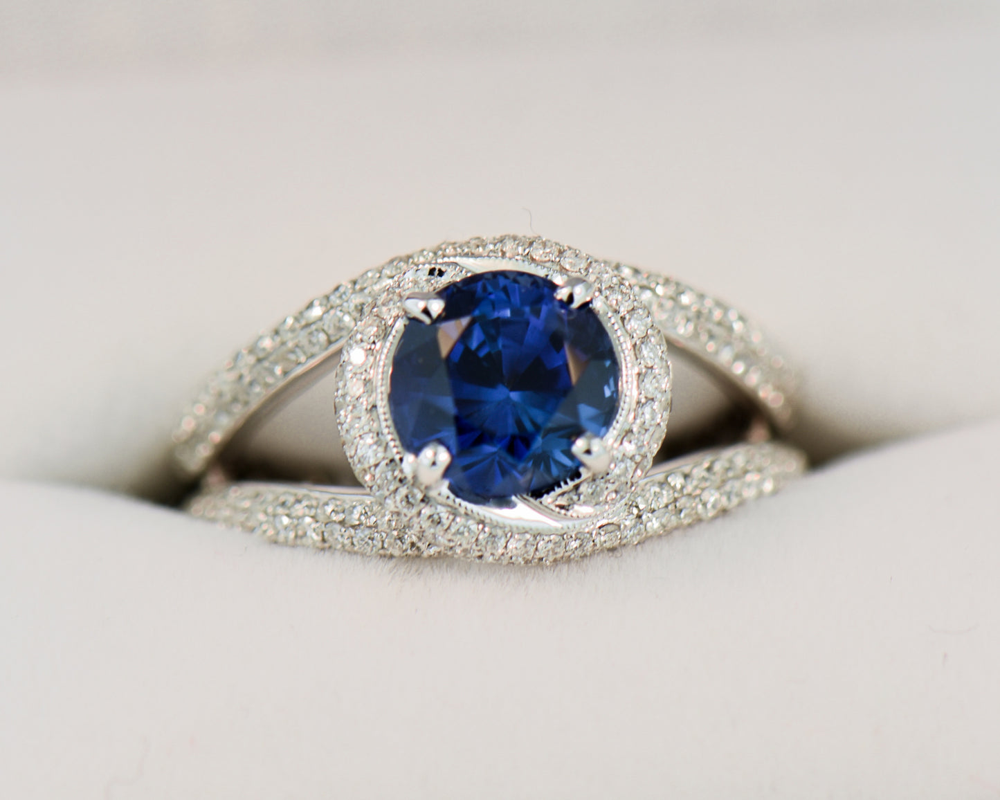 Sapp Cocktail Ring 18kw s2.68ct round d1.42ct vs2 g