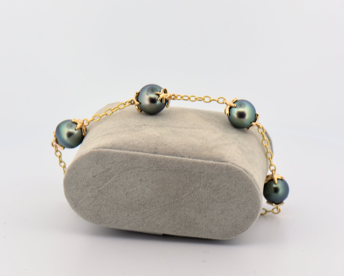 Tahition Pearl Station Bracelet with Starfish Design