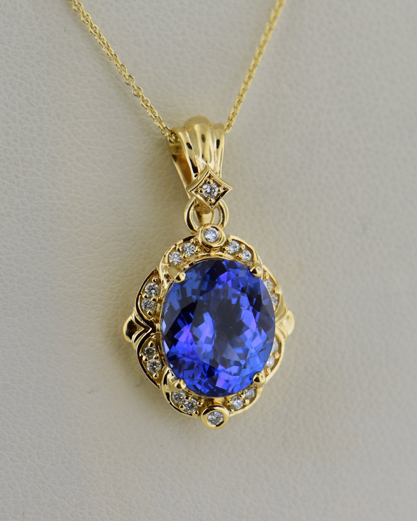 Estate Chromia 18k Gold & AAA Tanzanite Pendant