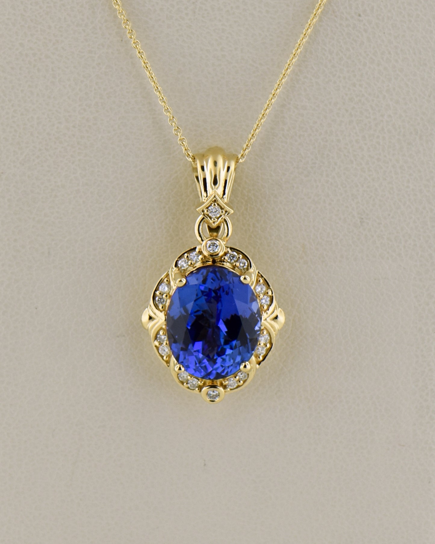 Estate Chromia 18k Gold & AAA Tanzanite Pendant