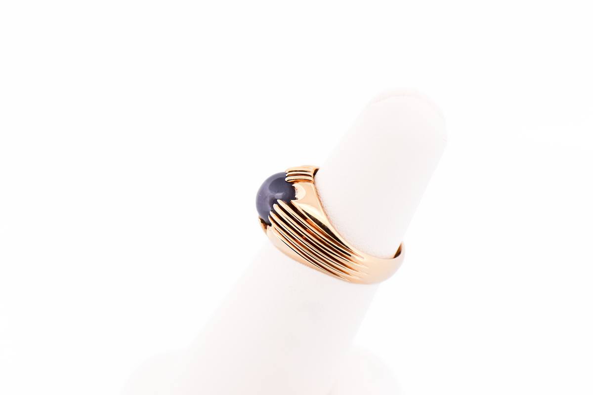 Vintage Unisex 18k Yellow Gold Ring with Purple Star Sapphire Cabochon