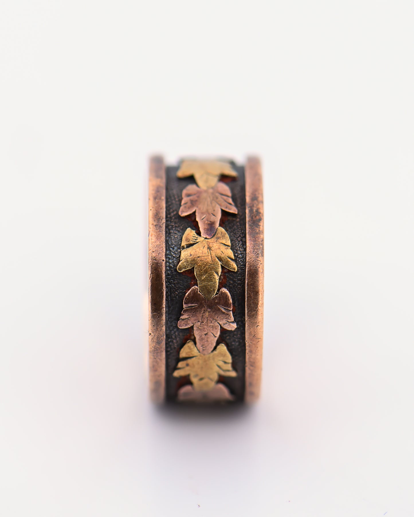 Victorian Tricolor Gold Wedding Band with Ivy Leaves