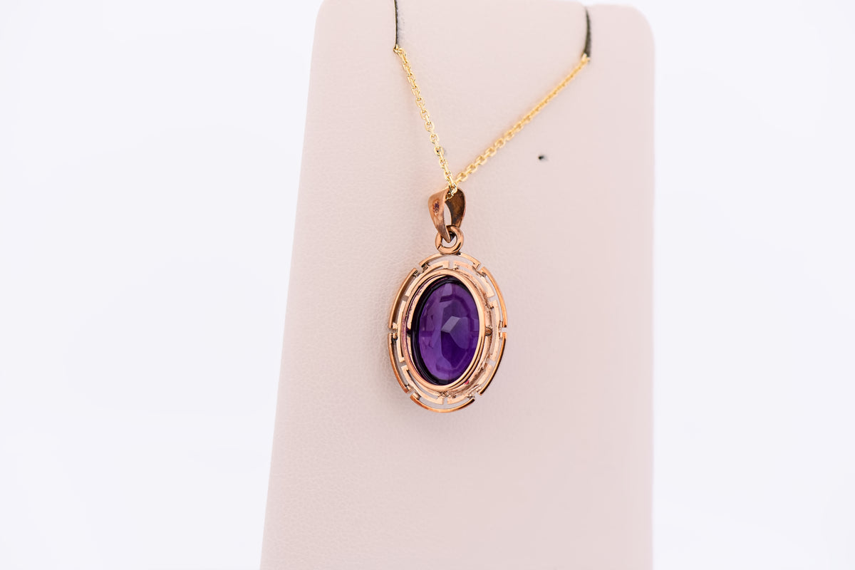 Vintage Amethyst Cabochon Pendant in Patinated Yellow Gold