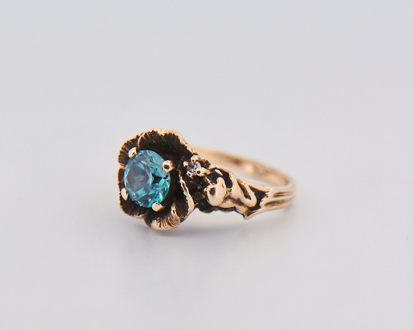 Vintage Blue Zircon Rose Ring in Yellow Gold