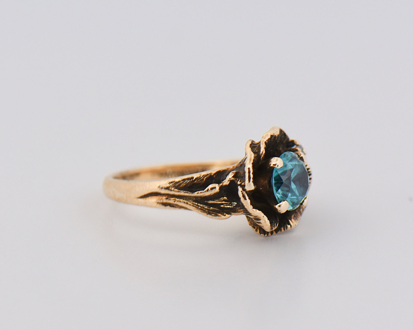 Vintage Blue Zircon Rose Ring in Yellow Gold
