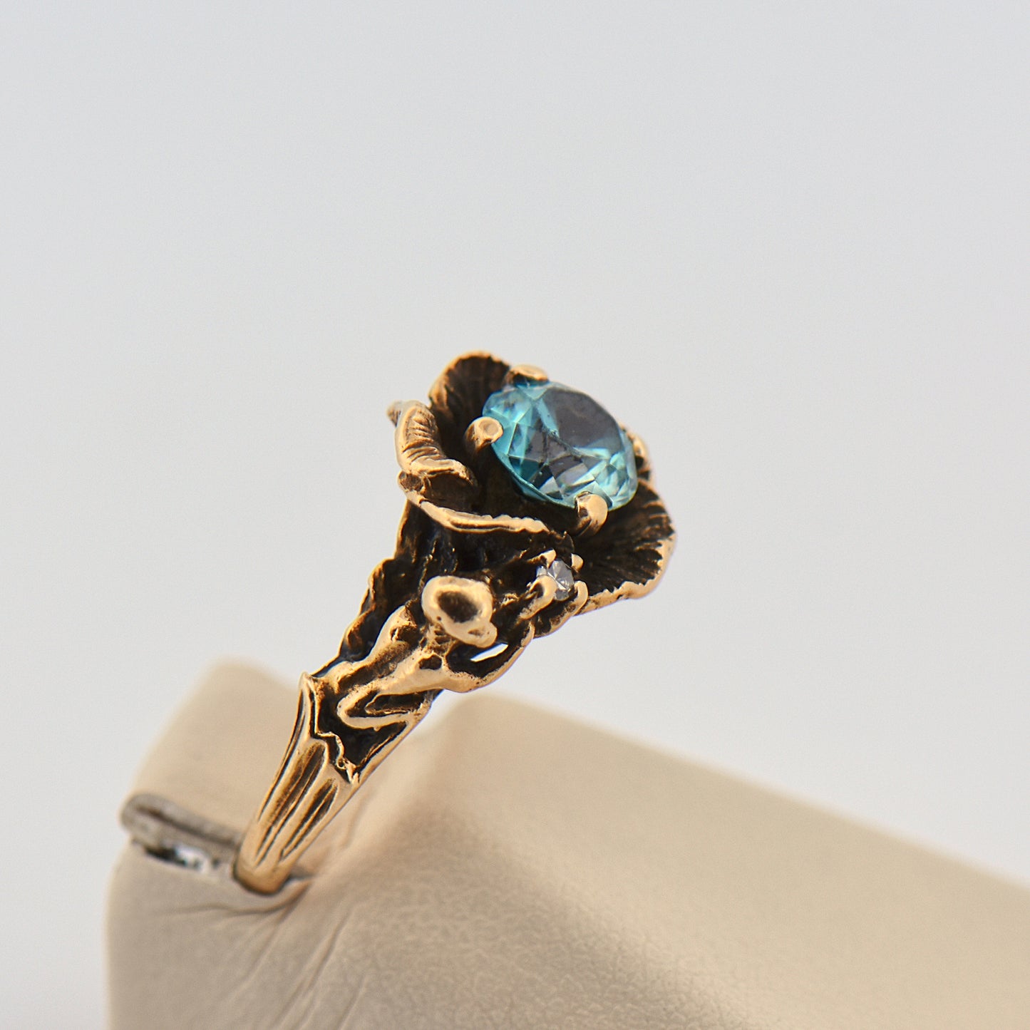 Vintage Blue Zircon Rose Ring in Yellow Gold