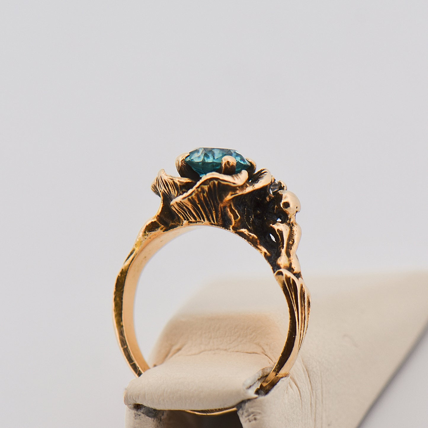 Vintage Blue Zircon Rose Ring in Yellow Gold