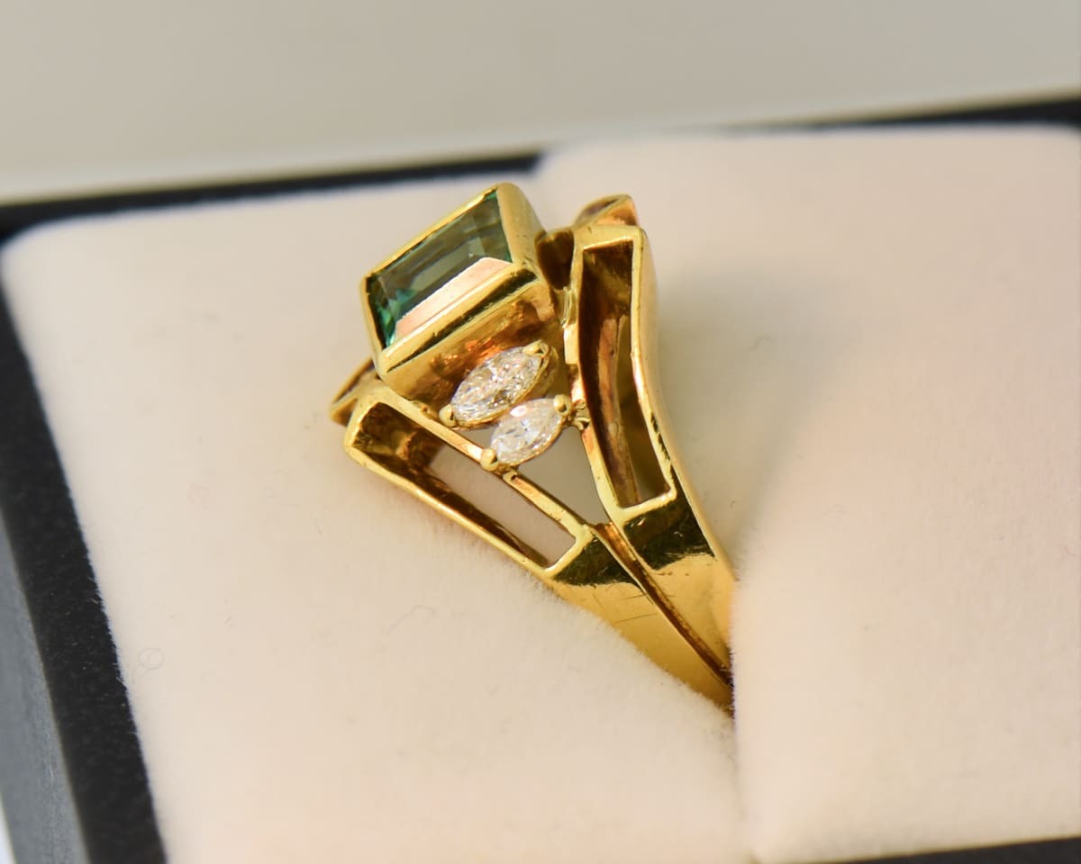 Vintage French 18k Gold & Mint Green Emerald Ring
