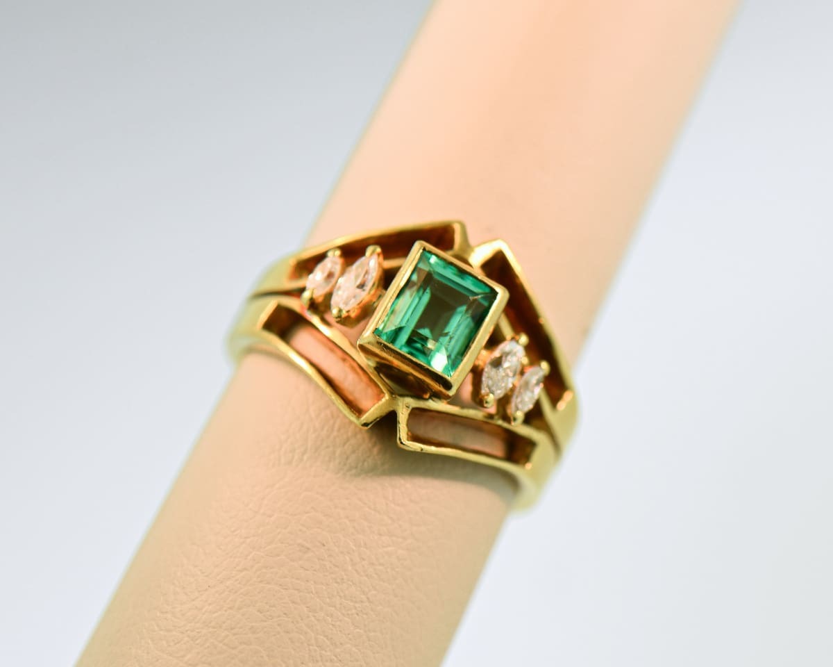 Vintage French 18k Gold & Mint Green Emerald Ring