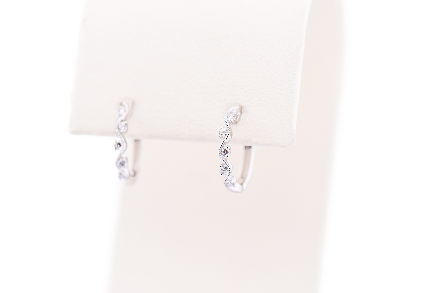 18k White Gold & Diamond Hoop Earrings with Milgrain Accents