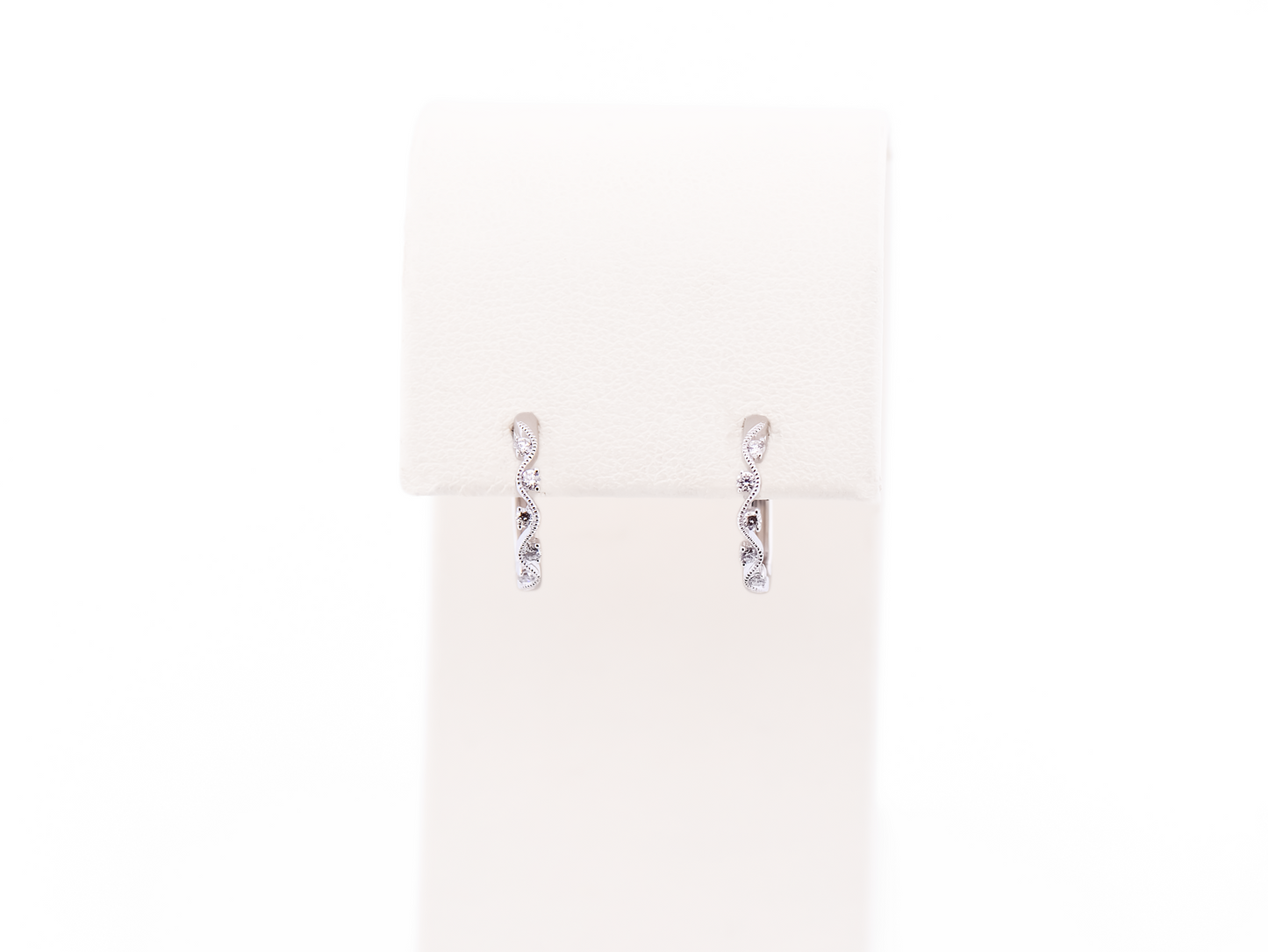 18k White Gold & Diamond Hoop Earrings with Milgrain Accents