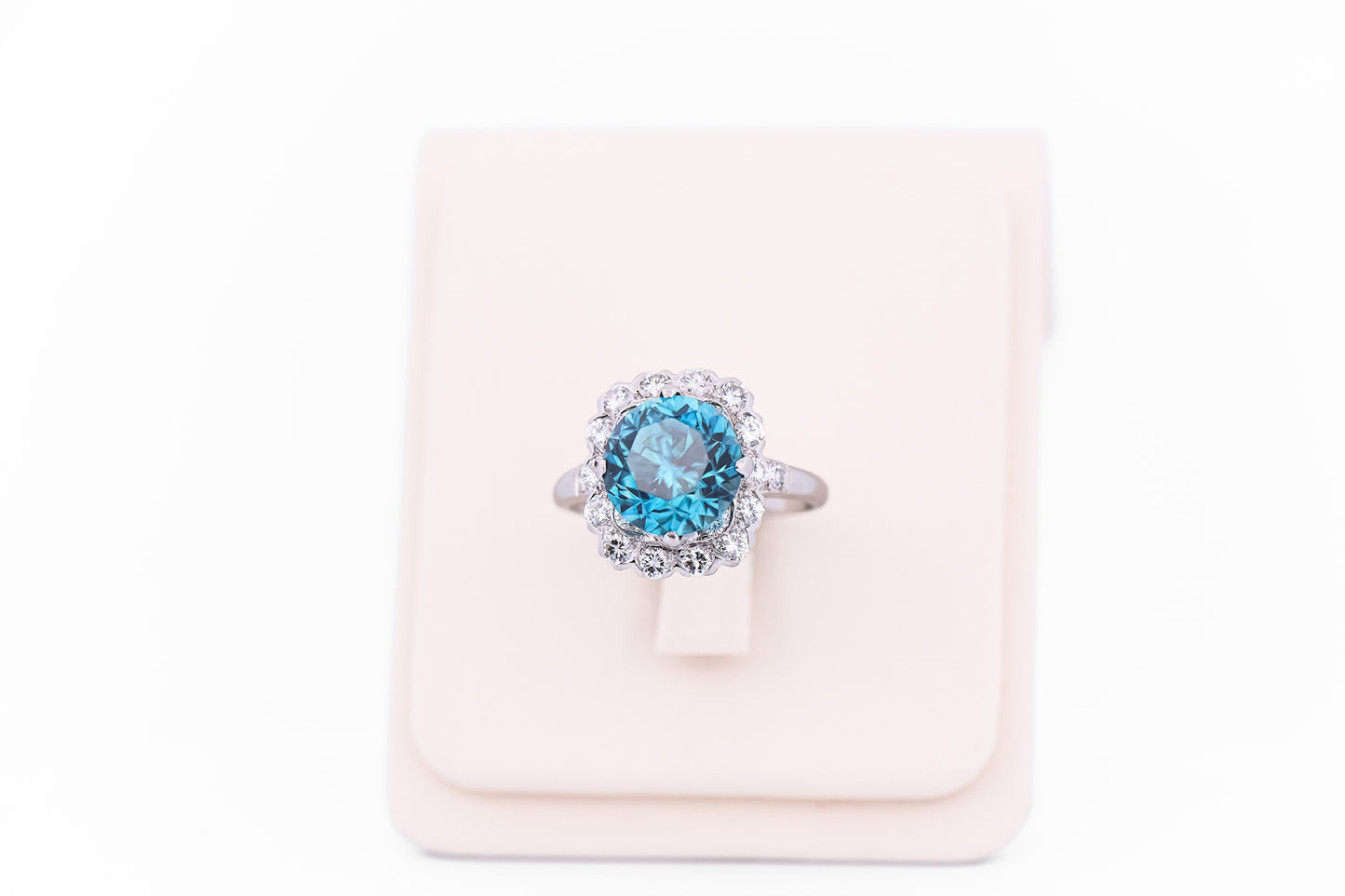Amazing Vintage Platinum Ring with Top Quality Blue Zircon & Diamonds