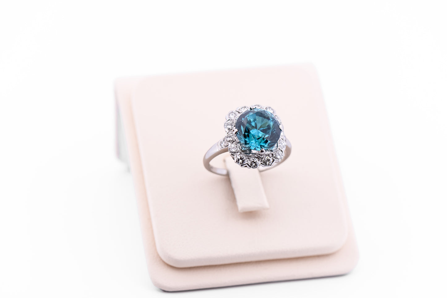 Amazing Vintage Platinum Ring with Top Quality Blue Zircon & Diamonds