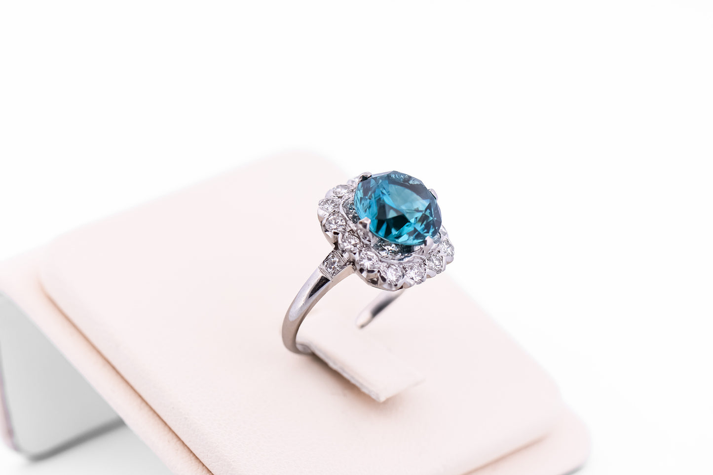 Amazing Vintage Platinum Ring with Top Quality Blue Zircon & Diamonds