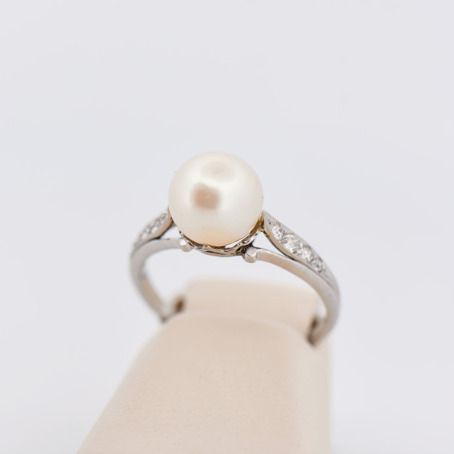 Antique Platinum Ring with Akoya Pearl & Diamonds