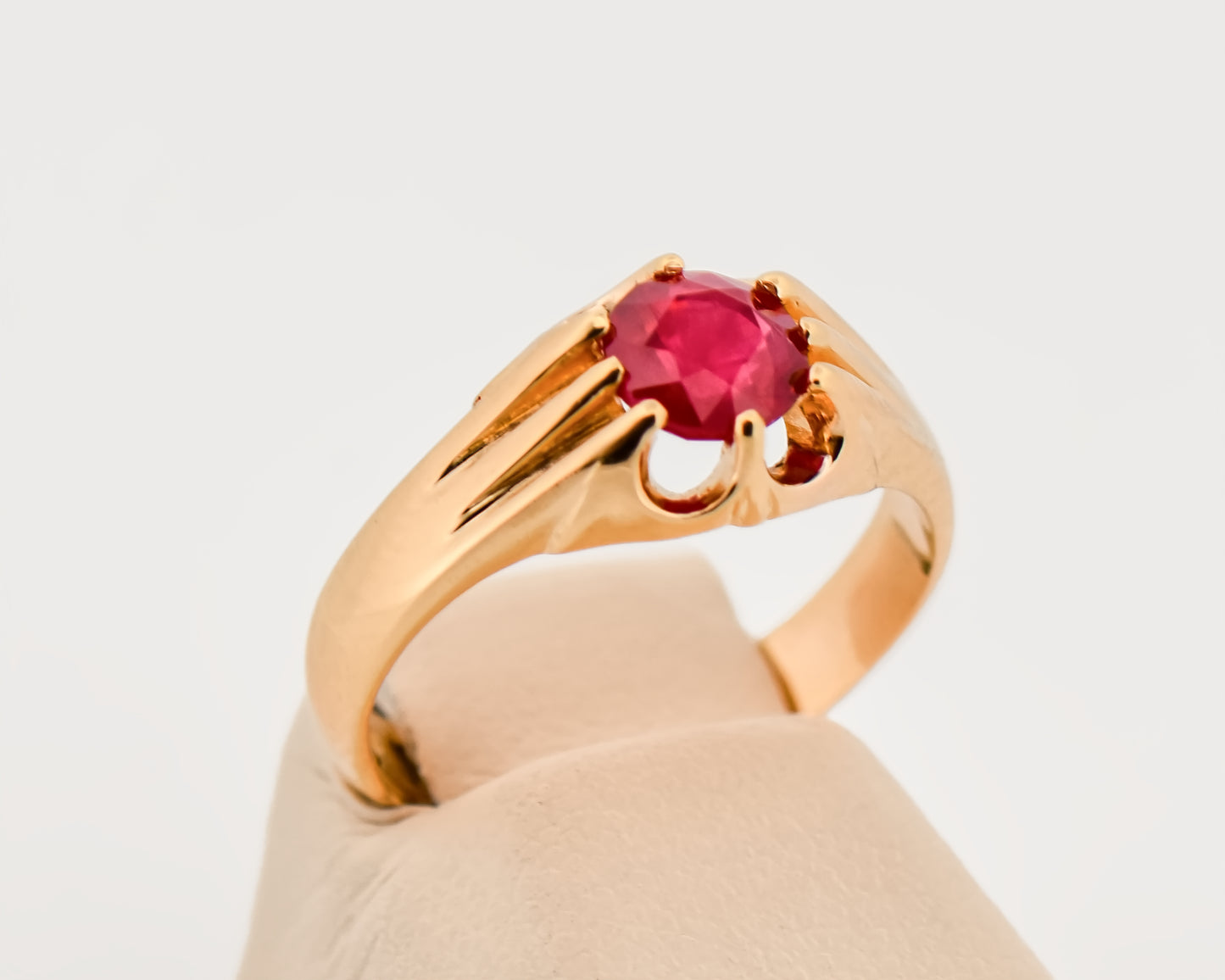 Antique Ruby Belcher in 18k Yellow Gold