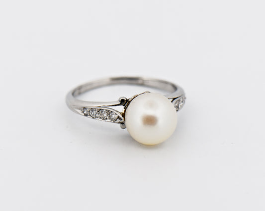 Antique Platinum Ring with Akoya Pearl & Diamonds