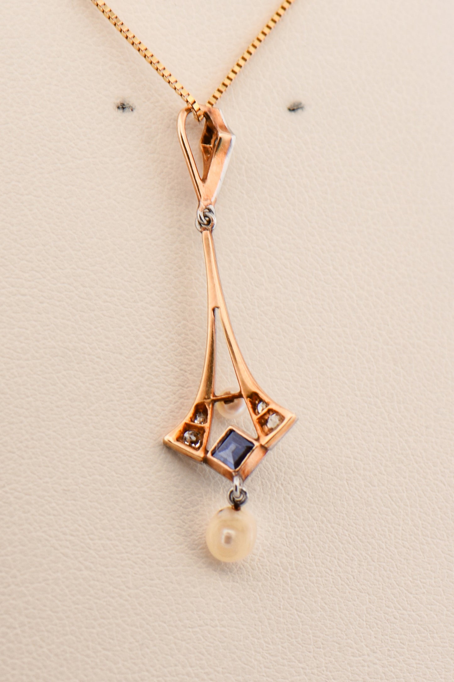 Antique Yogo Sapphire Lavalier Pendant
