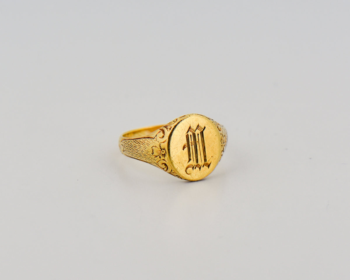 Antique Signet Pinky Ring in 18k Yellow Gold