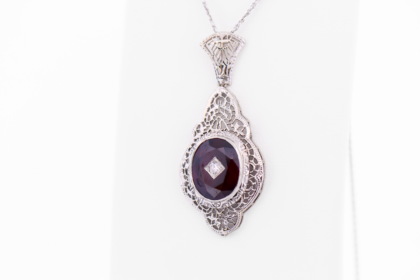 Art Deco White Gold Filigree Pendant with Red Garnet & Diamond