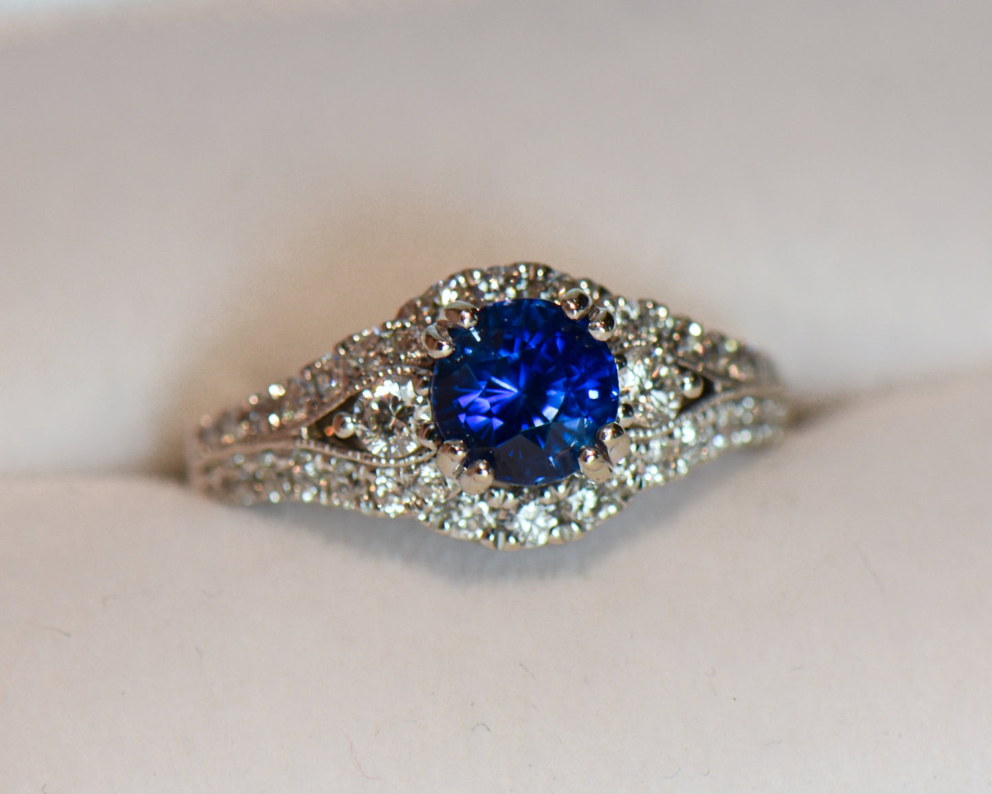 Vintage-Inspired Ring with Top Quality Ceylon Sapphire