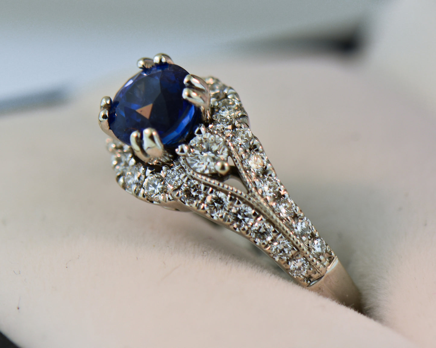 Vintage-Inspired Ring with Top Quality Ceylon Sapphire